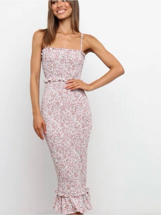 Petal & Pup Dresses & Skirts - Petal & Pup Lyne Dress Size 4 Pink White Floral Smocked Bodycon Midi